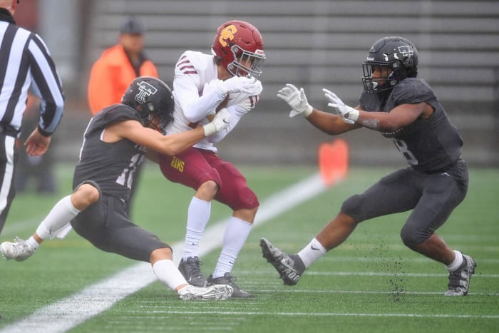 Tualatin.Central-Catholic.6A-football-final.Leon-Neuschwander.29